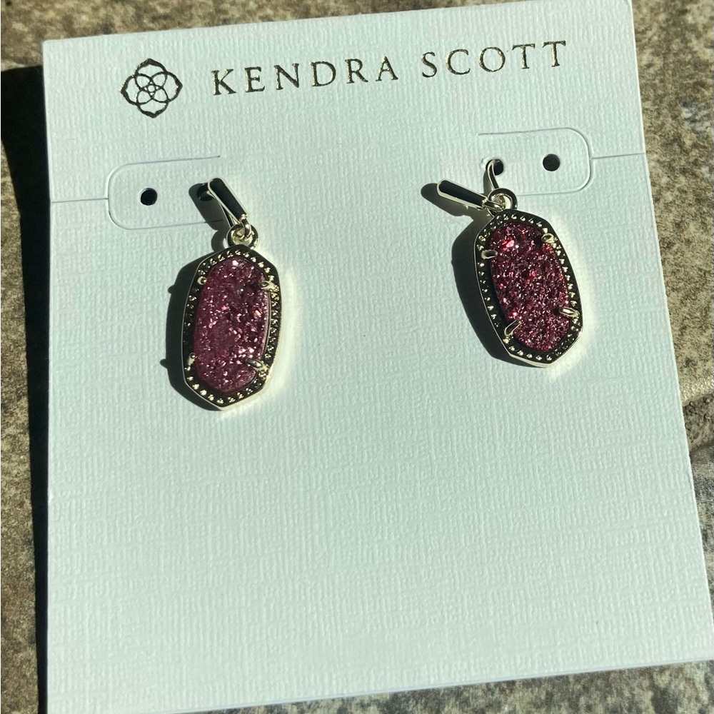 Kendra Scott Lee earrings in raspberry(?) pink druzy with gold tone NWT